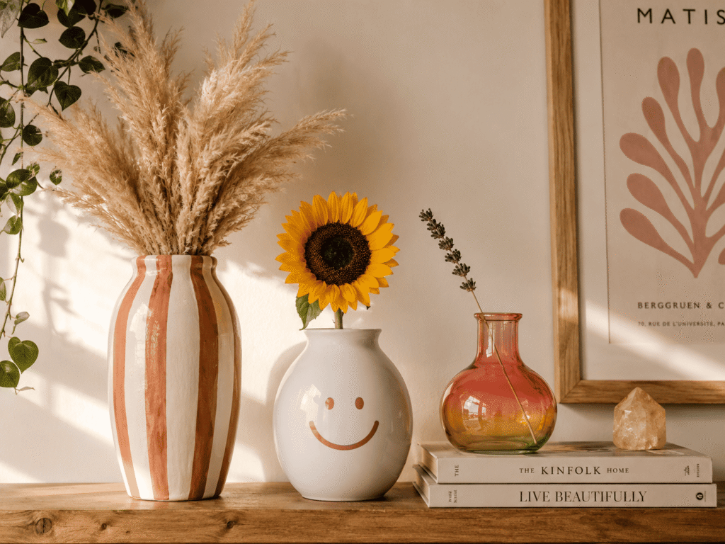 Aesthetic Vases Guide: Daisy, Smiley Face, Striped & Rainbow Vases for Every Room